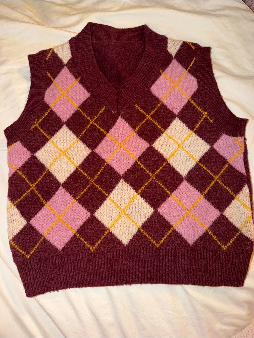 Women's Burgundy Argyle Knit Sweater Vest - Pink & Cream Pattern